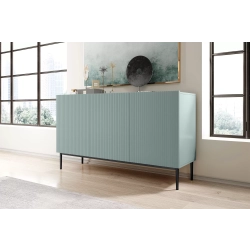 Komoda Nicole 150 cm trzydrzwiowa z ryflowanym frontem - szałwia / czarne nóżki - Limitowana oferta