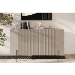 Komoda Malmi 150 cm - kaszmir / crema bianca / czarne nóżki