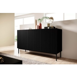 Komoda Nicole 150 cm trzydrzwiowa z ryflowanym frontem - czarny mat / czarne nóżki