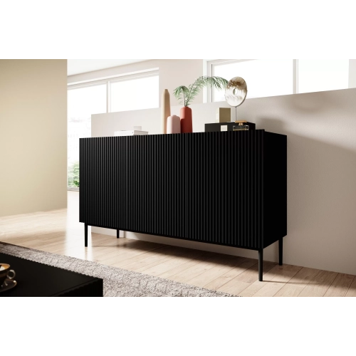 Komoda Nicole 150 cm trzydrzwiowa z ryflowanym frontem - czarny mat / czarne nóżki