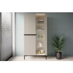 Witryna Nicole 100 cm z ryflowanym frontem - kaszmir / czarne nóżki