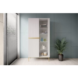 Witryna Nicole 100 cm z ryflowanym frontem - biały mat / złote nóżki